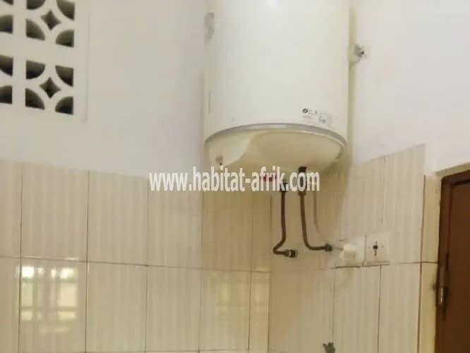 LOCATION Appartement scindé de 2 chambre salon wc douche cuisine interne à Atsiégou EPP non loin de la foire togo2000 Lomé-Togo