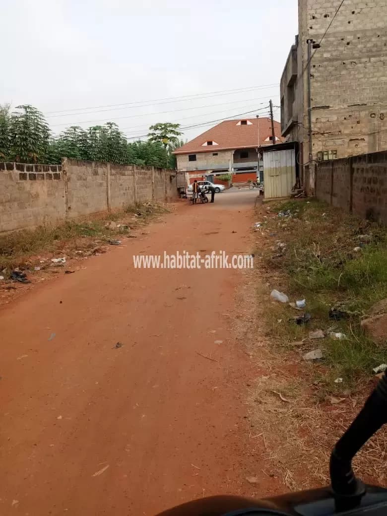 1/2 lot très bien positionné en vente à Adidogomé Sagbado(Lomé-Togo)