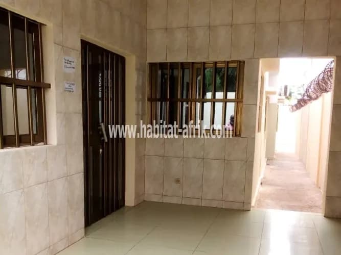 LOCATION Villa 3 Chambres Salon Wc douche Cuisine à hedzranawoé Lomé-Togo