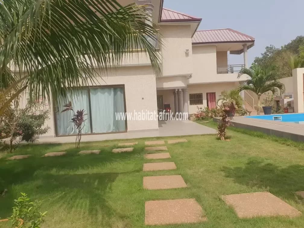 BELLE VILLA (LEGBASSITO)