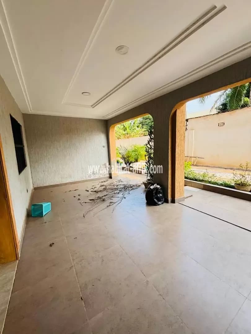 Je mets en location un appartement au rez de chaussée 3 chambres salon stagfé nickel a hedzranawoe pharmacie bien etre lome togo
