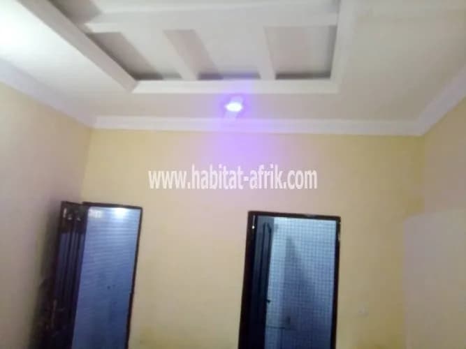 LOCATION Appartement d'une pièce WC douche cuisine interne à à bè Kpota catholique Lomé-Togo