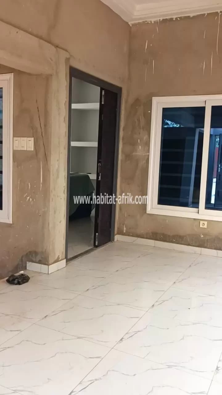 Location mini villa composé de 2 chambres salon avec dépendance situé à AGOE nanegbe lome togo