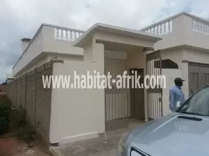 MAISON À VENDRE À NANEGBÉ