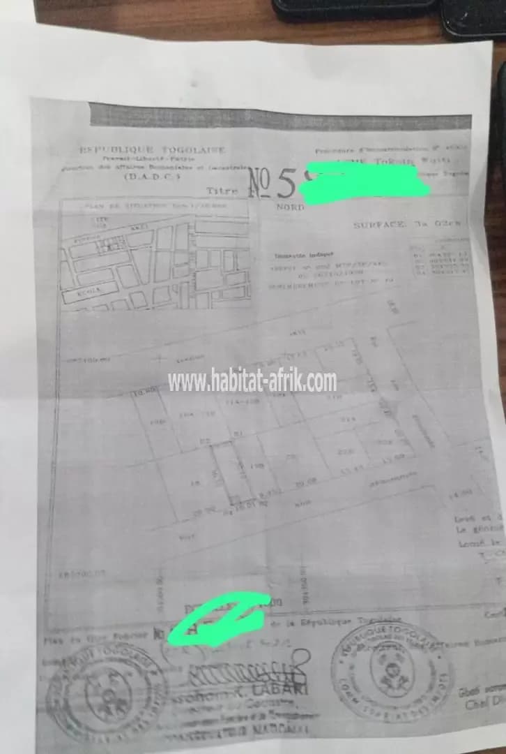 Nous mettons en vente une parcelle de (302m²) demi lot terrain situé à tokoin wuiti non loin de la caisse Lome Togo