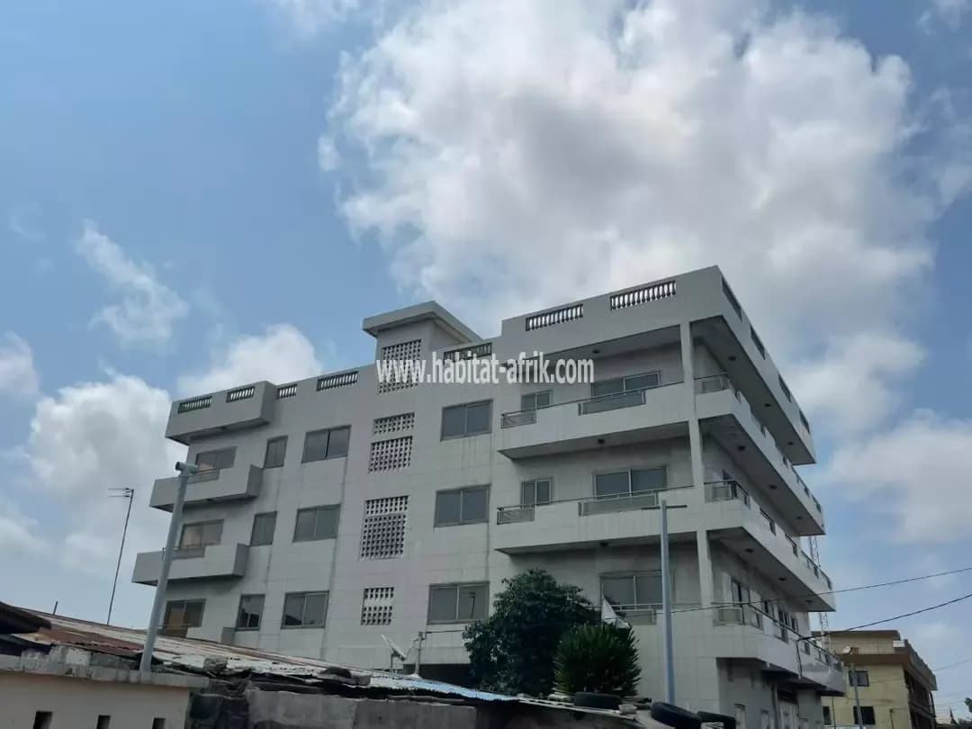 IMMEUBLE R+3 À VENDRE À COTONOU ÉTOILE ROUGE