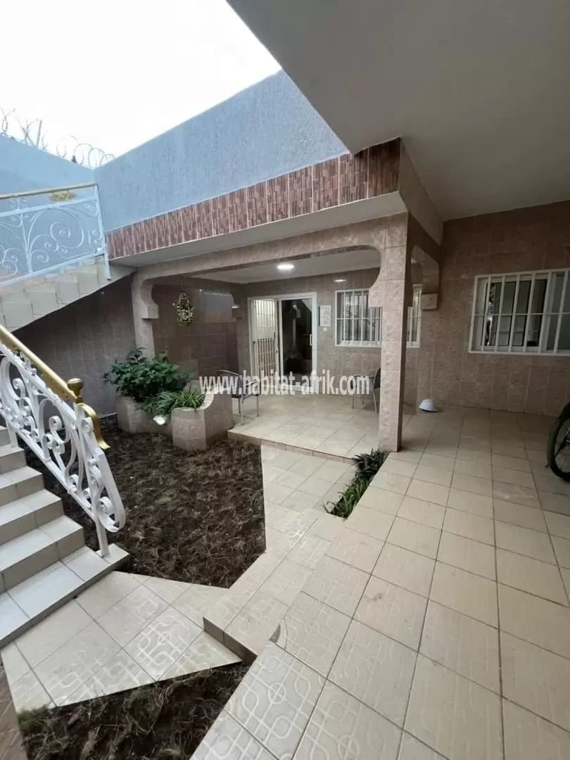 Location villa de 3 chambres salon djidjole lome togo