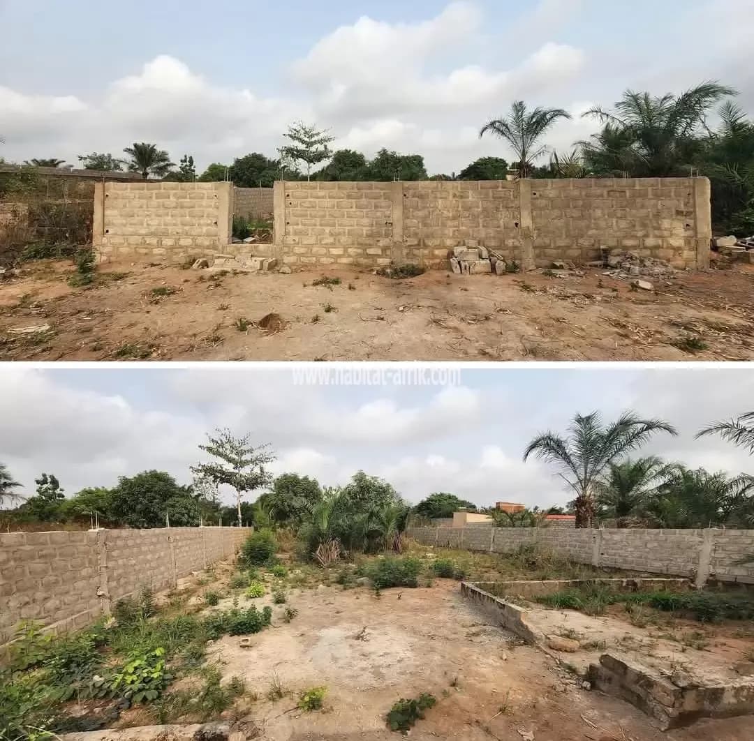 Je mets en vente une parcelle de terrain 1472 mètres carrés soit moins 2 lots et demi situé à noepe opposé à la gendarmerie et non loin du goudron lome kpalime
