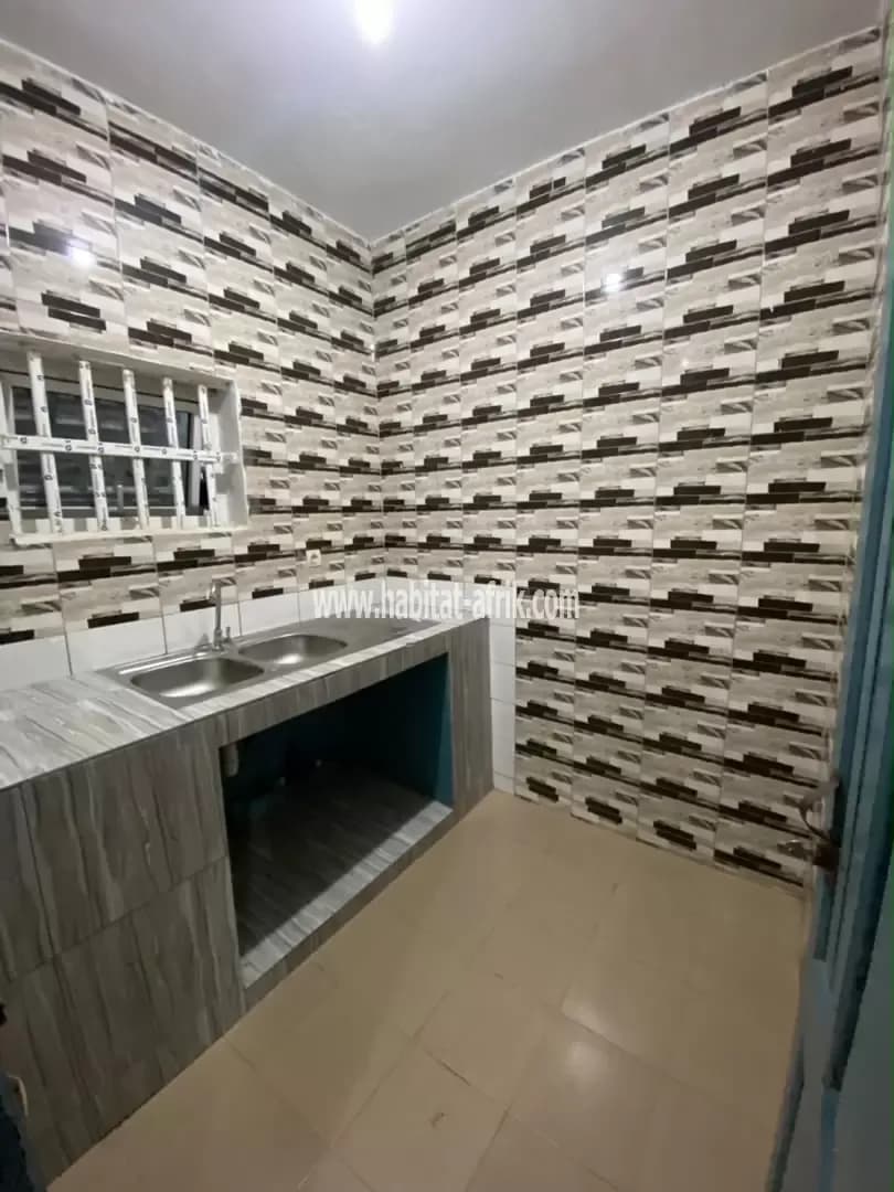 Location appartement d’une chambre salon à l’étage moderne avec cash power personnel situé à madjikpeto lome togo