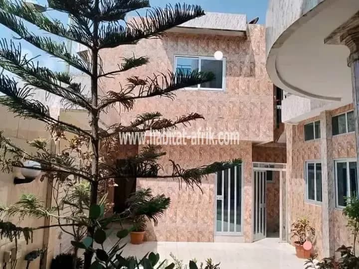 Belle villa R+1 avec vue sur la mer à vendre à Cotonou fidjrossè plage