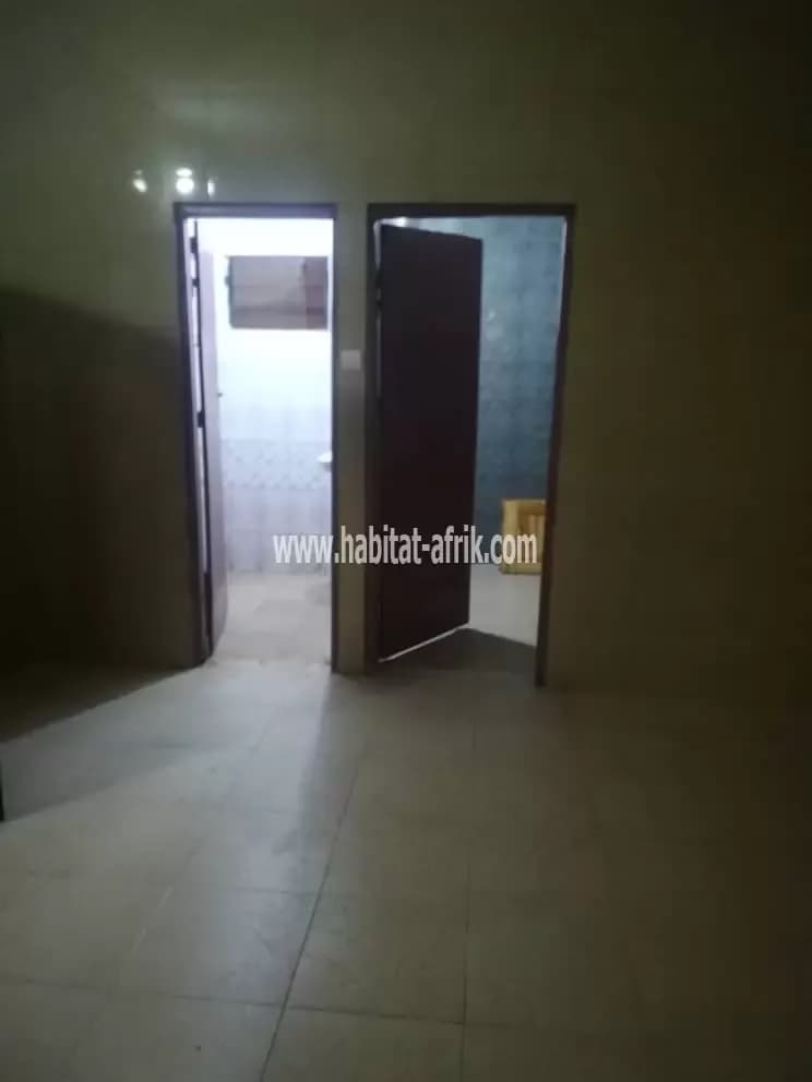 Je mets en location une mini villa de pièces wc douche cuisine a adidogome carrefour aised lome togo
