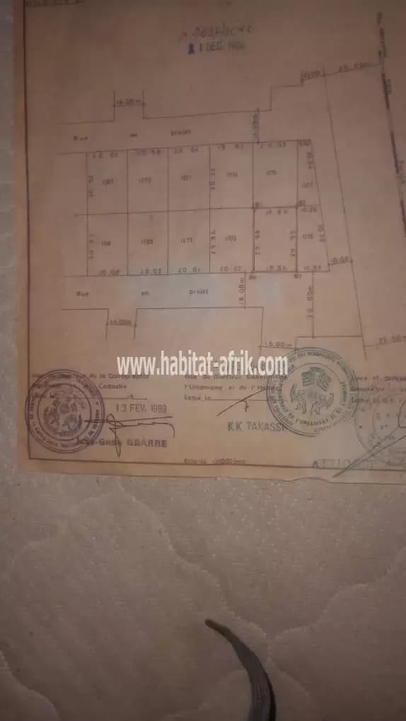 Nous mettons en vente une parcelle de terrain 01 lot derrière commissariat agoe lome togo