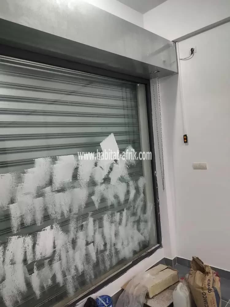 Je met en location une boutique wc douche interne situé à avenou au bord du goudron Lomé Togo