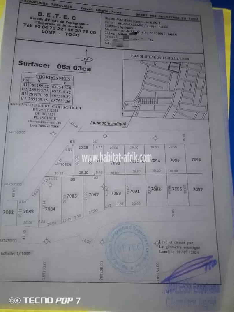 A VENDRE Chocho.  Un (1) Lot de terrain avec  Une pièce + du sables.   Lieu: A Sanguera  Klémé Agokpanou, à 800m du commissariat Wougome.   Prix de vente : 15 Millions à débattre  Papiers: Plan,  otr avis favorable, mandataire..  Visite Programmée : 5mil