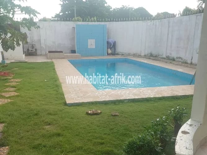 LOCATION Villa 3 Chambres Salon + 1 dépendance dans la caisse Lomé-Togo