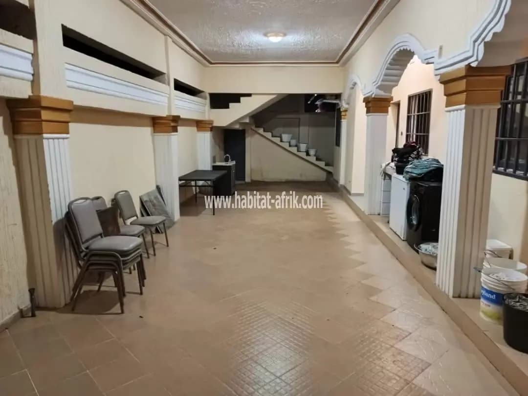 Je mets en location une maison meublée de 2 chambres salon dans la cité mokpokpo Adidogome LOME Togo