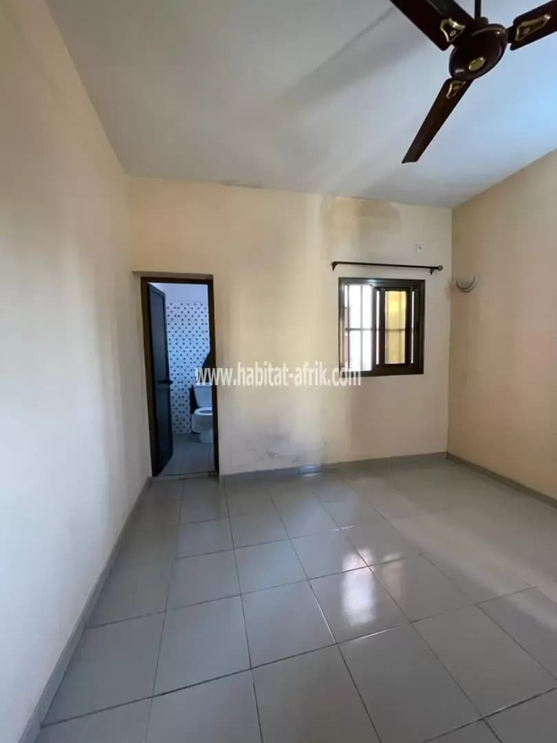 Je mets en vente une appartement de deux (2) chambres salon interne à Hedzranawoe pharmacie bien être lome togo
