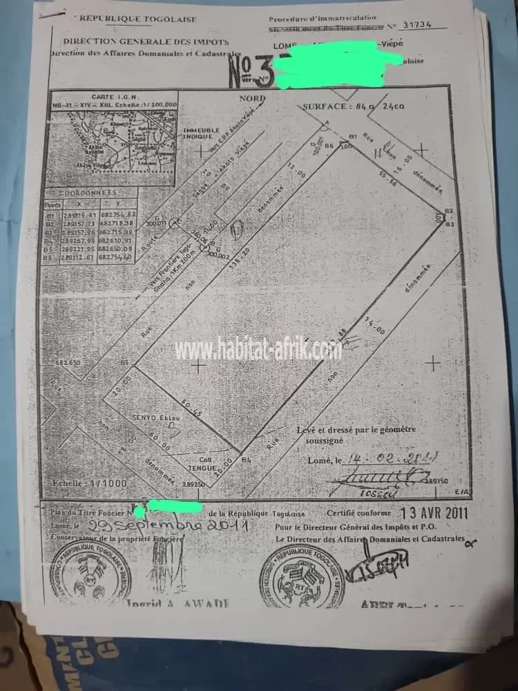 Je mets en vente une parcelle de terrain 06 lot colle juste a 400m du goudron akato catholique avec titre foncier lome togo
