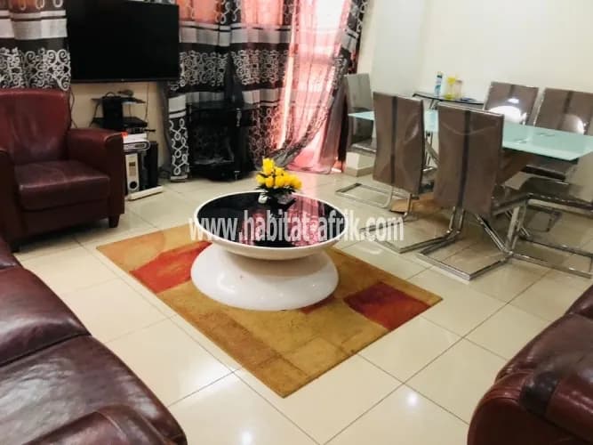 LOCATION Villa meublée 3 chambres salon wc à djidjolé Lomé-Togo