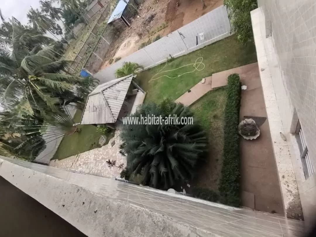 Location villa composé de trois (03) chambres salon garage pour 2 voitures a be plage lome togo