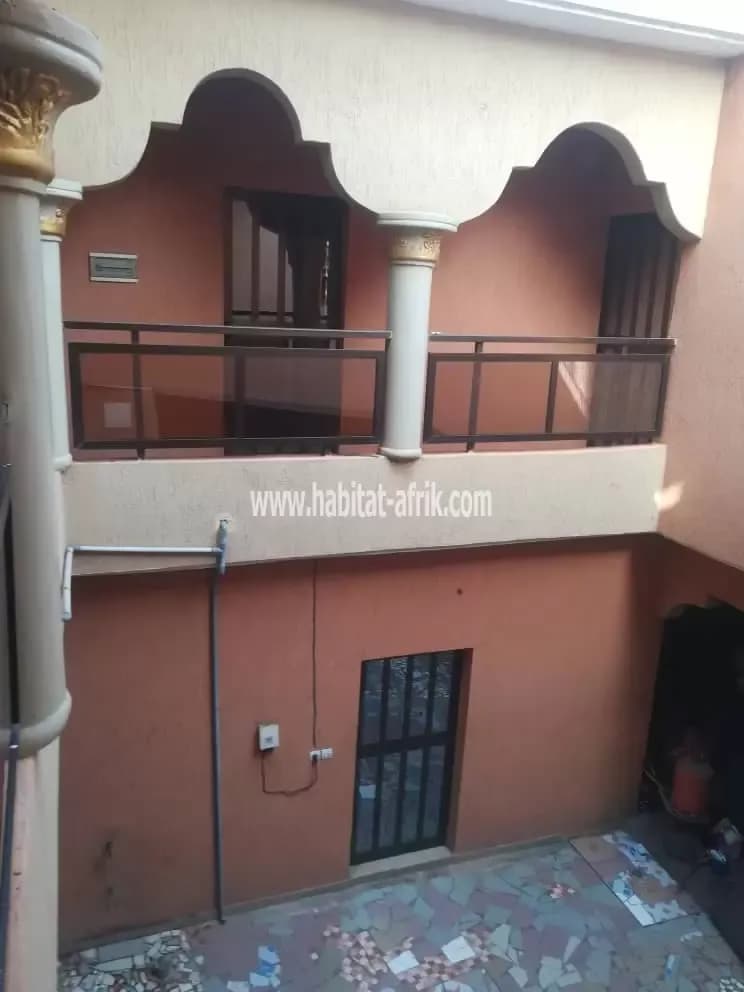 LOCATION VILLA DUPLEX COMPOSÉE DE 6 CHAMBRES SALON A AGOÈ ASSIYEYÉ LOMÉ-TOGO