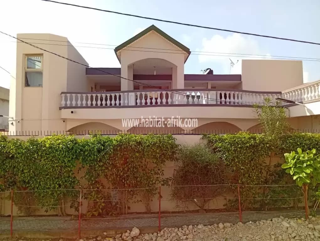 BELLE VILLA R+1 À VENDRE À PK10