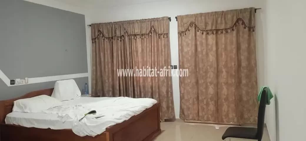 Location de villa duplex de 5 chambres salon a atsiegou lycée technique derrière la foire togo2000 lome togo