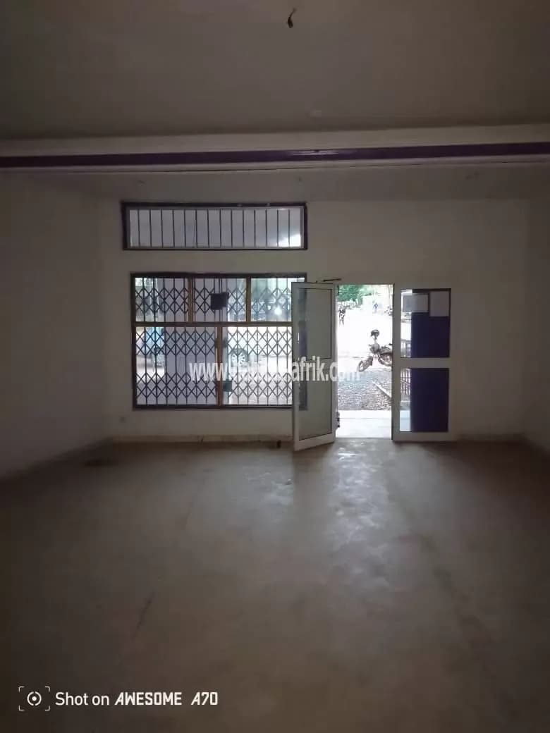 Je mets en location une boutique avec bureau à Hedzranawoe lome togo