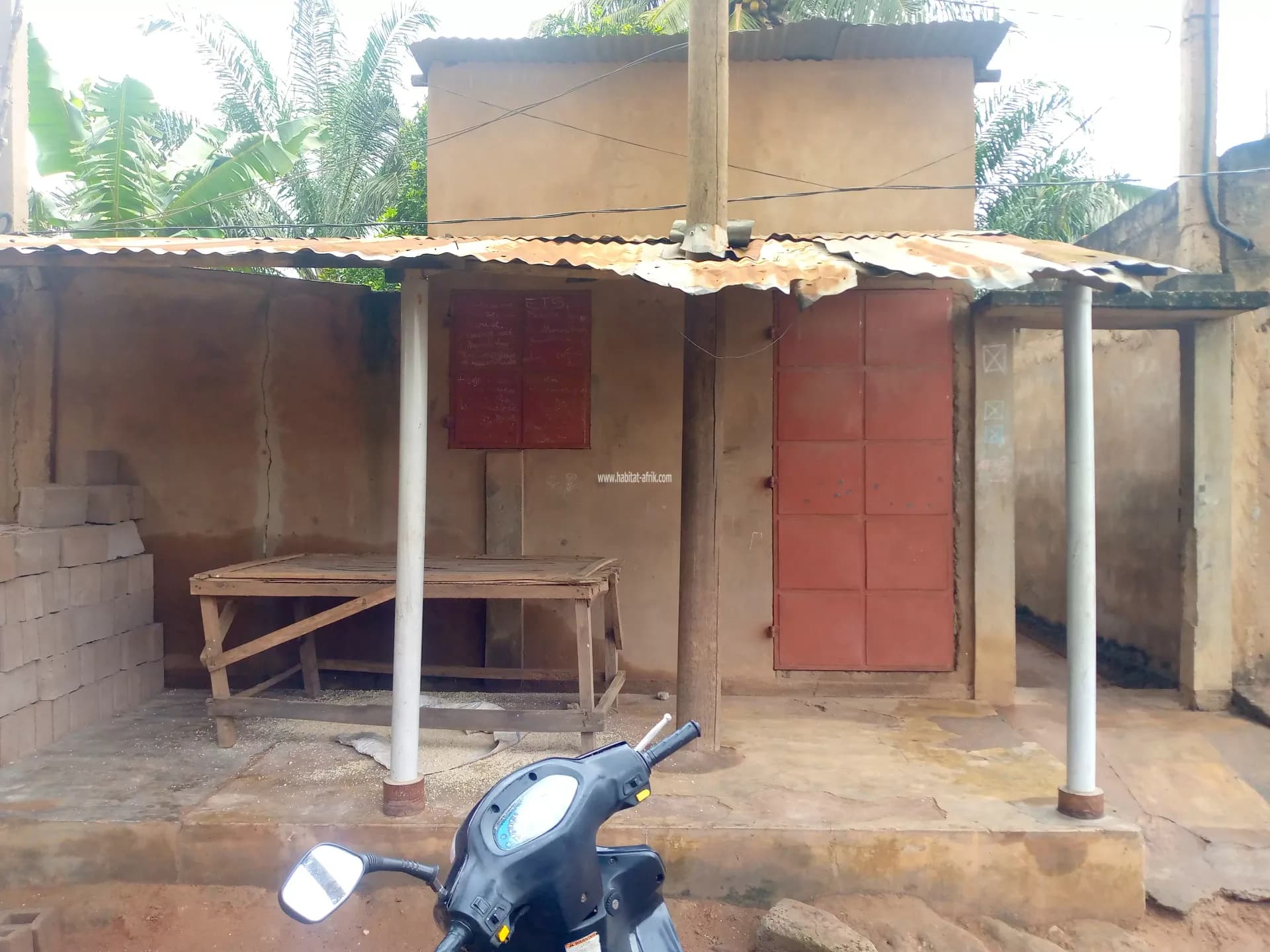 a vendre une maison sur 1/2 lot
