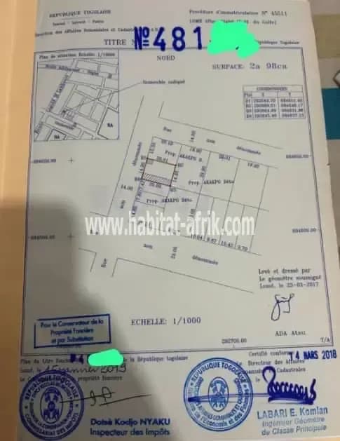 Je mets en vente une parcelle de terrain Demi lot bien carré et très bien positionné et bon pour tout projet possible juste à  200m du goudron et à 60m  direct de la grande voix  de la déviation avant carrefour CFA À adidogome Sagbado lome togo