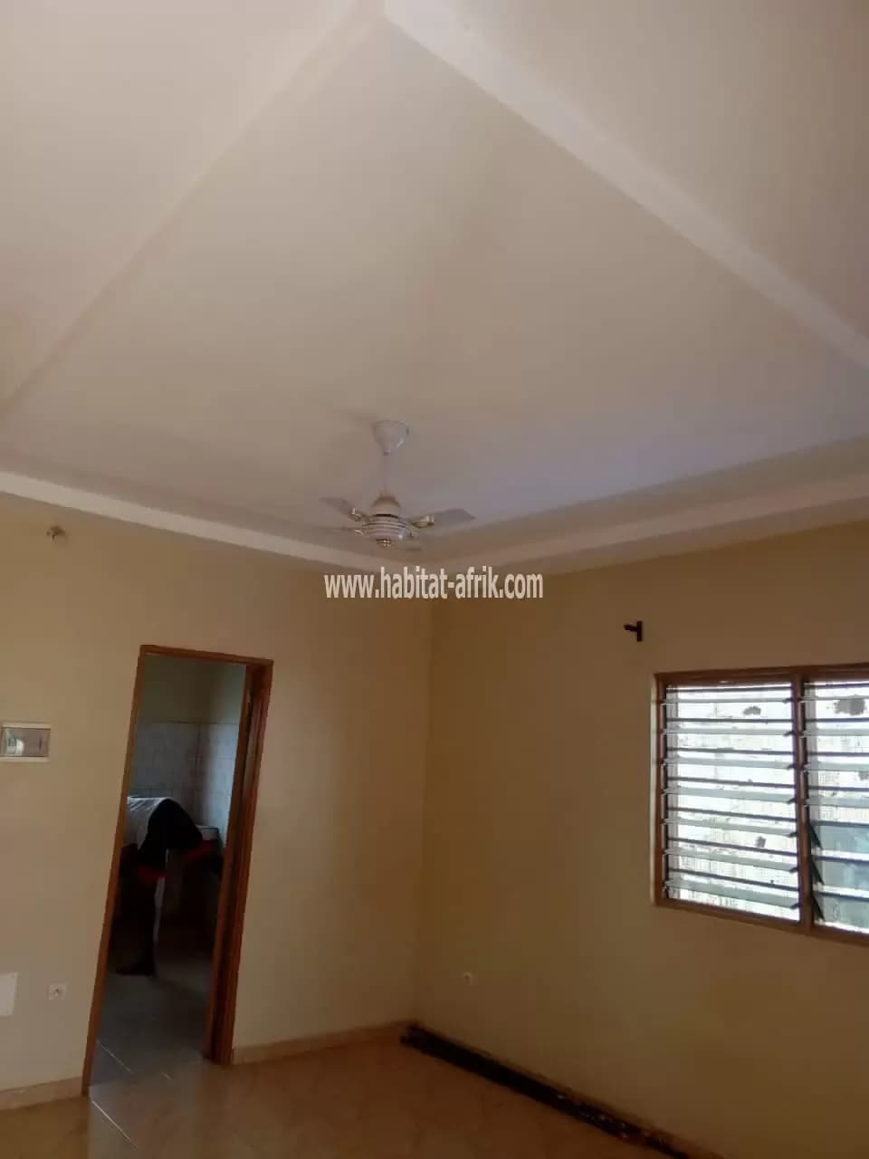 JE METS EN LOCATION UN APPARTEMENT DE CHAMBRE SALON WCD CUISINE INTERNE A ÉTAGE ADIDOGOME AMADANHOME CAP LOME TOGO