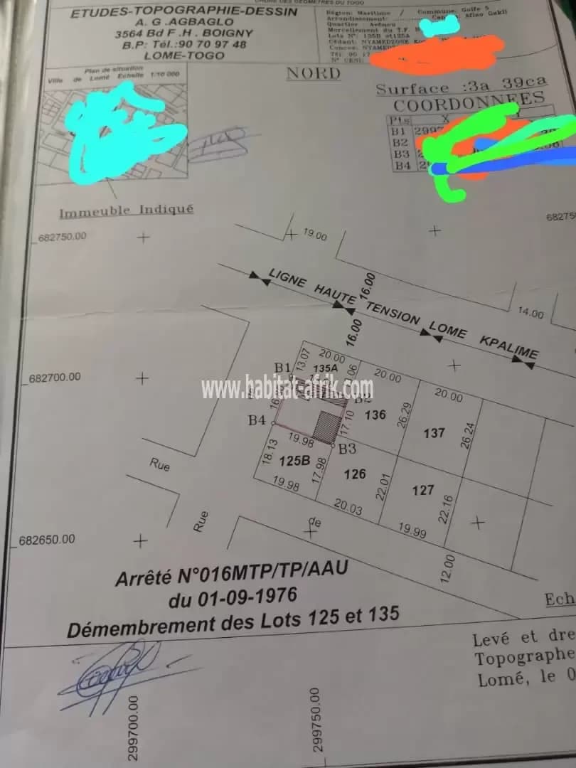 Je mets en vente une parcelle de terrain 339 mètres carrés en bordure du pavé kouvahey lome togo