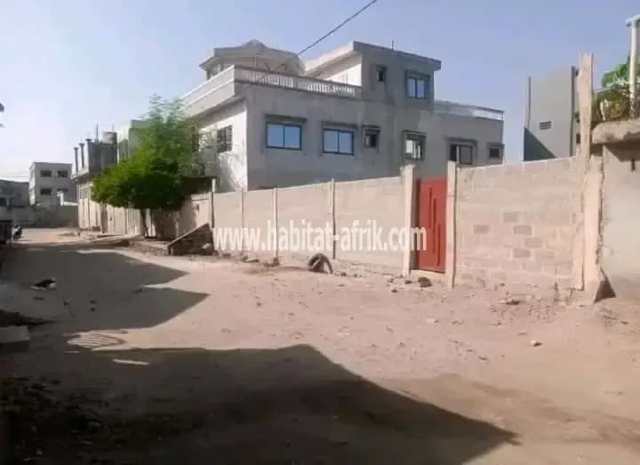 PARCELLE CLÔTURÉE LOTIE ET RECASÉE À VENDRE À COTONOU AGLA GBODJÈTIN