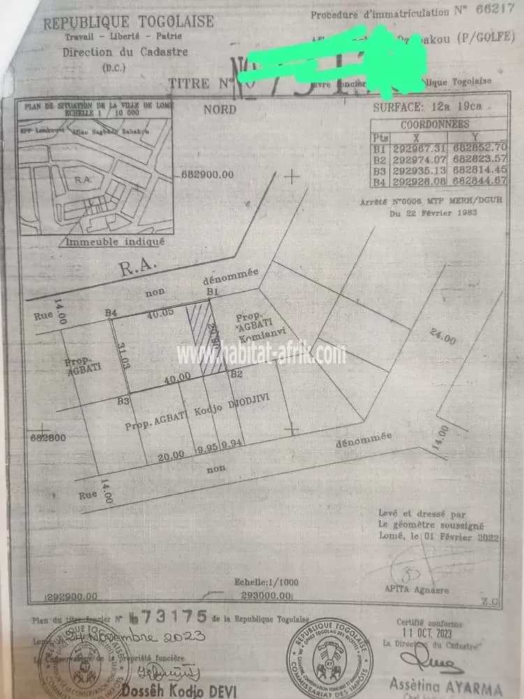 Je mets en vente une parcelle de terrain demi lot clôturé avec titre foncier a adidogome lankouvi lome togo