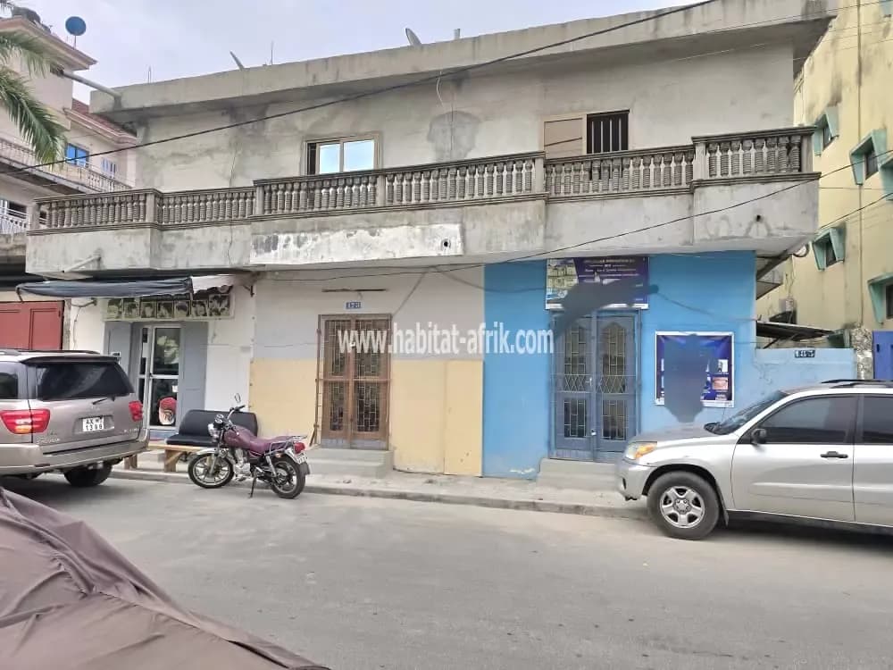 IMMEUBLE LOCATIF R+1 À VENDRE À COTONOU FIDJROSSÈ À CÔTÉ DU LYCÉE MANOEL TALON