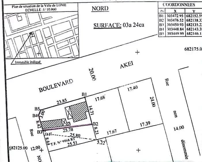 Terrain à vendre demi lot dans un quartier résidentiel en bordure du goudron pharmacie yembla zone la caisse lome togo
