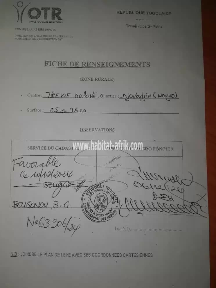 Je mets en vente une parcelle de 600 mètres carrés soit un lot situé à davié derriere la cloture ECOLE DE POLICE lome togo