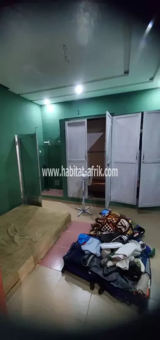 Je mets en location un appartement de piece dwc à avenou vers catholique lome togo