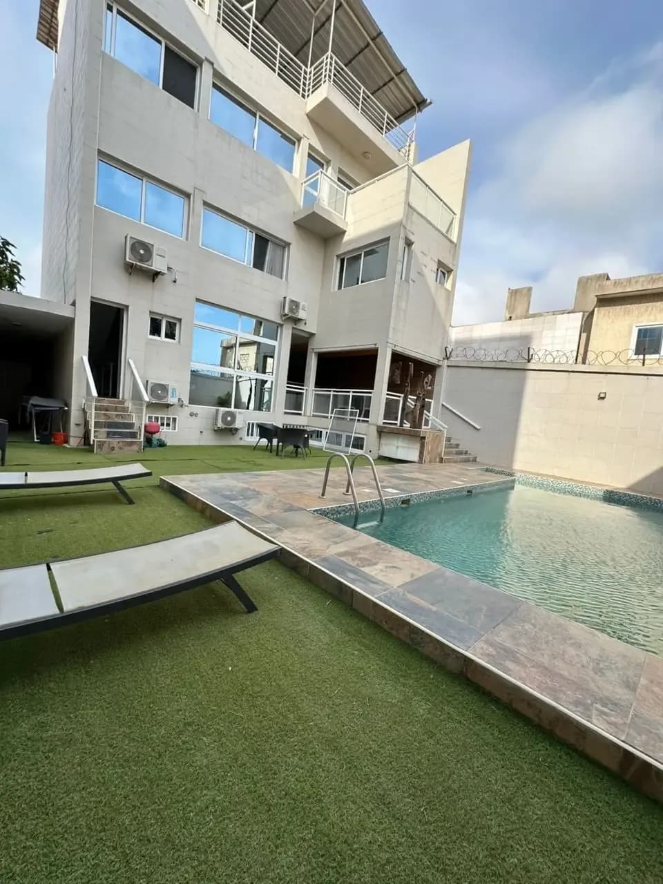 VILLA À VENDRE À BAGUIDA CÔTÉ NON PLAGE