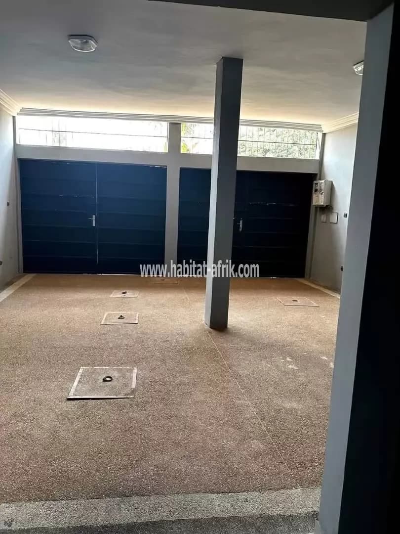 Je mets en location un appartement meublé scindé à l’étage de deux (2) chambres salon équipée propre à adidogome zion to lome togo