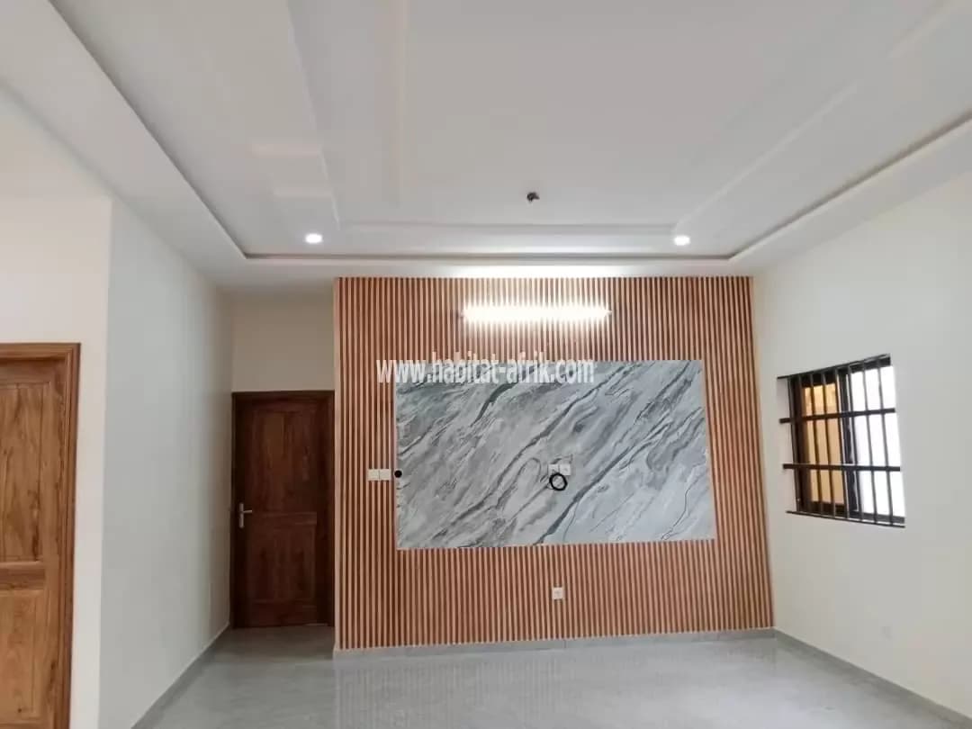 Je mets en vente une maison construite sur demi lot a segbe zanvi trois chambres dépendance lome togo