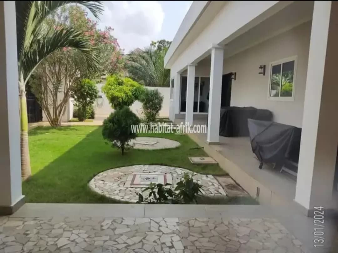 VILLA 2 CH SALON MEUBLÉE À LOUER À LOMÉ QT ADIDOGOME GBOMAMÉ