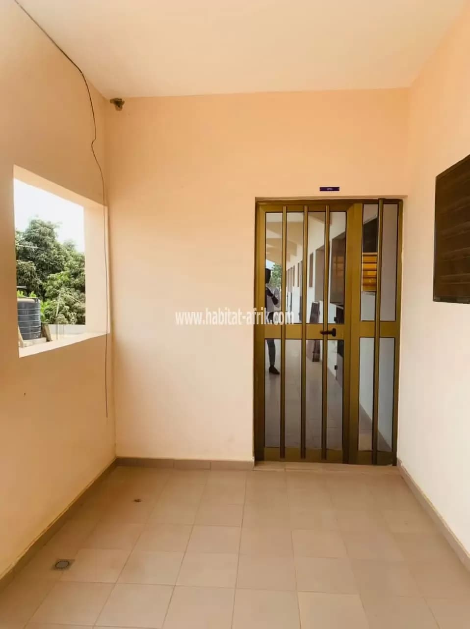 LOCATION APPARTEMENT CHAMBRE SALON WC DOUCHE CUISINE INTERNE A ADIDOGOMÉ HÔTEL CARAÏBE TRÈS TRES PROPRE