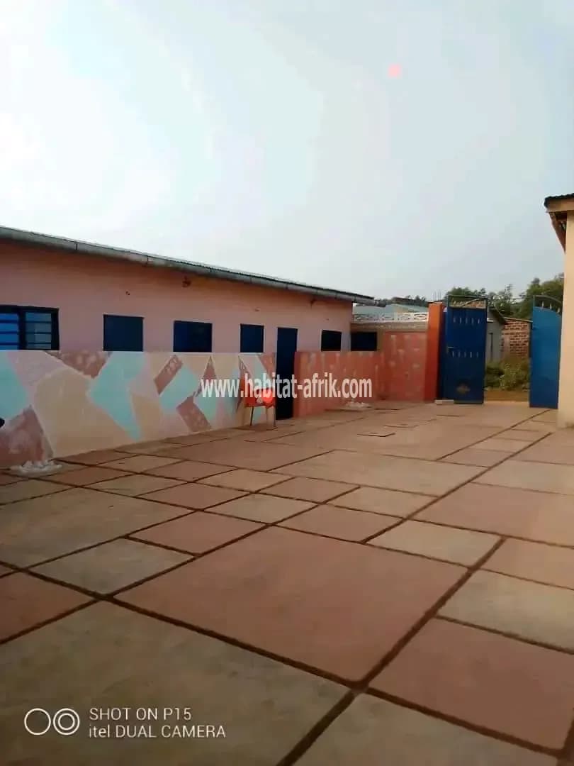 Auberge récente construction à vendre à calavi ouèdo ahouato