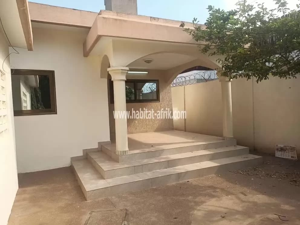 Je mets en location une maison de 3 chambres salon avec dépendance à Adidogomé franciscain lome togo
