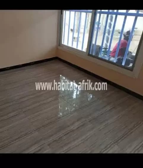 Nous mettons en vente une maison composé de deux (2) chambres salon situé à segbe église presbytèrienne lome togo