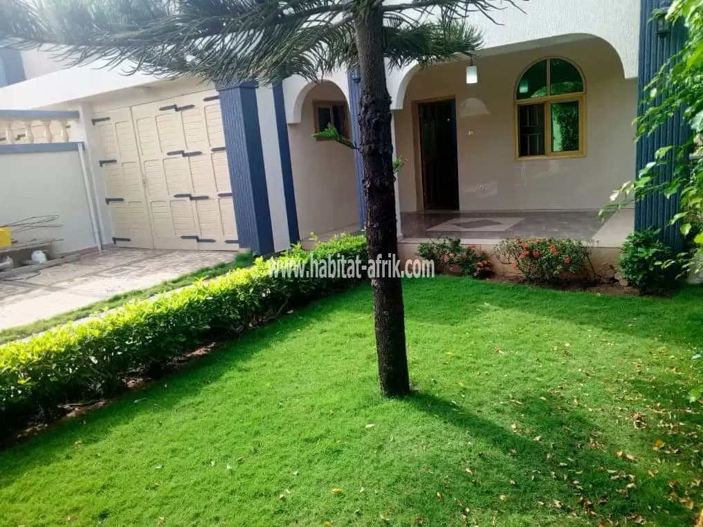 Location villa composé de trois (3) chambres salon, une dépendance à Avepozo ibo monou lome togo