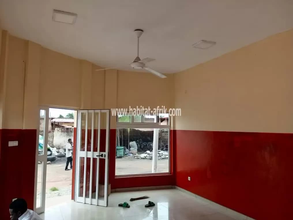 JE METS EN LOCATION DES BOUTIQUE A DJIDJOLE EN BORDURE DU GOUDRON PRIX DE 200 Mil, 150 Mil, et 100 Mil LOME TOGO
