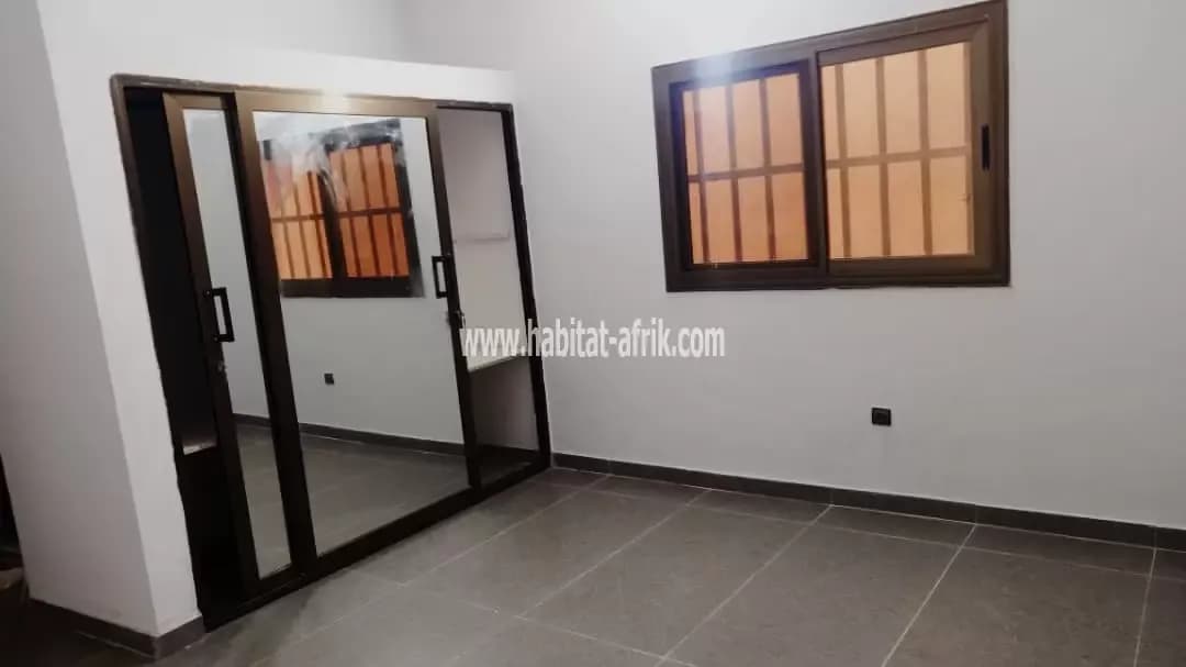 Location appartement cour unique, villa scindé de 2 chambres salon à Hedzranawoe radio maria lome togo