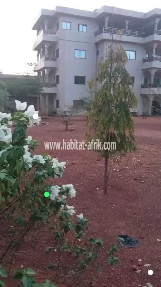 HÔTEL À VENDRE À TANGUIÉTA AU NORD DU BÉNIN